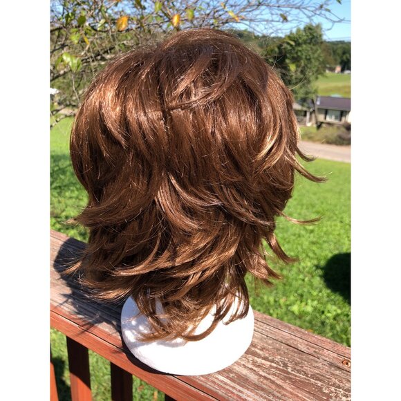 Wig Brown Carmel Blonde Highlights Layered Short Synthetic Wig For Women - Picture 10 of 13